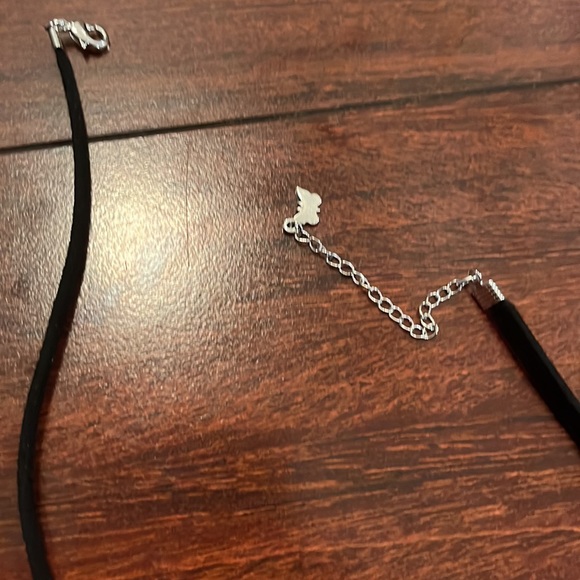 Chocker - Picture 3 of 5